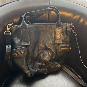 Black leather Fossil purse. In EUC. No stains or tears.